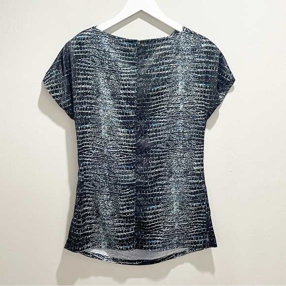 BUCHANAN KANG Women’s Black Blue Snake Reptile Print Silky Drape Neck Top Size 4 - Picture 3 of 8